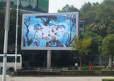 Propaganda exterior do quadro de avisos do diodo emissor de luz do RGB em Main Street com varredura 1/4 constante da corrente