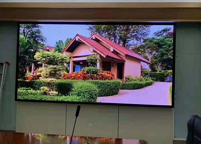 Painel de exposição conduzido interno eletrônico da cor completa de SMD1515 P2 UHD para a reunião